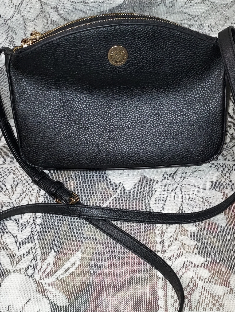 Anne Klein Black Pebbled Leather Interior with Gold Snap 7" X 10" Cute LIKE new